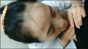 Cô bạn gái quảng nam lén lút liếm bú cho bạn gái trong phòng tắm